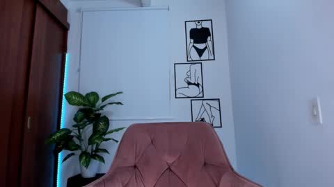 Snapshot of gaby_girl chatting on 01-24-25, 11:56 online show from 01-24-25, 11:56