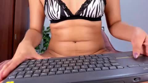 Snapshot of gaby_girl chatting on 02-13-25, 02:01 online show from 02-13-25, 02:01