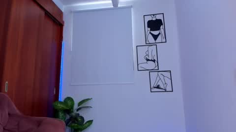 Snapshot of gaby_girl chatting on 10-10-25, 08:08 online show from 10-10-25, 08:08