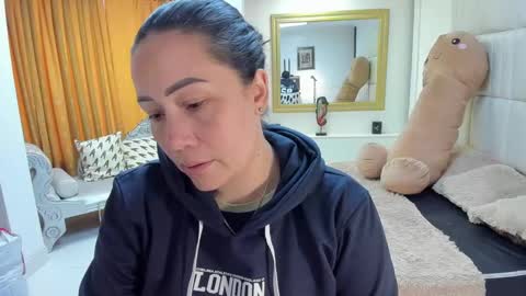 gabriela online show from 11-24-25, 02:50