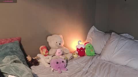 Snapshot of gaia_joness chatting on 10-22-25, 01:44 gaia_joness online show from 10-22-25, 01:44