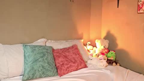 Snapshot of gaia_joness chatting on 10-27-25, 07:40 gaia_joness online show from 10-27-25, 07:40