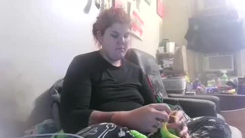 Snapshot of gamer202324 chatting on 10-28-25, 12:36 gamer202324 online show from 10-28-25, 12:36