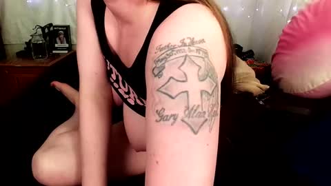 GamerGirlRoxy online show from 04-25-26, 08:06