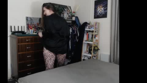 HOT  online show from 11-29-25, 10:40