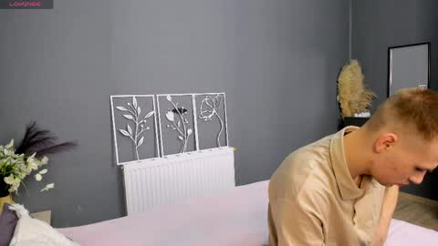 Max and Eva online show from 04-04-26, 04:00