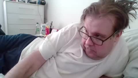 Snapshot of garyg930 chatting on 03-09-25, 09:03 Gary online show from 03-09-25, 09:03