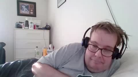 Snapshot of garyg930 chatting on 10-08-25, 09:12 Gary online show from 10-08-25, 09:12