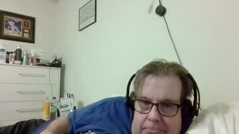 Snapshot of garyg930 chatting on 10-26-25, 03:45 Gary online show from 10-26-25, 03:45