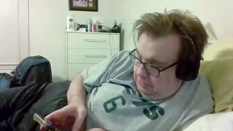 Snapshot of garyg930 chatting on 10-27-25, 03:32 Gary online show from 10-27-25, 03:32