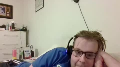 Snapshot of garyg930 chatting on 10-29-25, 04:04 Gary online show from 10-29-25, 04:04