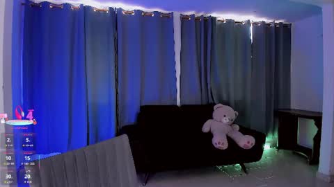 Snapshot of gatitavenecis1 chatting on 06-14-26, 03:25 Vnecis Marn online show from 06-14-26, 03:25