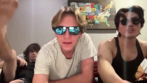 Snapshot of gavinnumbers chatting on 10-28-25, 02:15 gavinnumbers online show from 10-28-25, 02:15