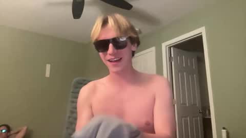 Snapshot of gavinnumbers chatting on 11-15-25, 03:26 gavinnumbers online show from 11-15-25, 03:26