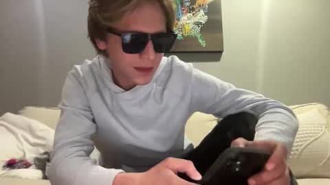 Snapshot of gavinnumbers chatting on 12-16-25, 10:59 gavinnumbers online show from 12-16-25, 10:59