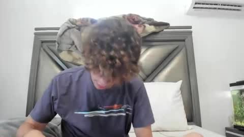 Snapshot of gayndepressed chatting on 09-19-25, 06:08 Trace online show from 09-19-25, 06:08