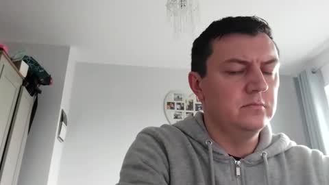 Snapshot of gaz101993 chatting on 11-18-25, 10:09 GazP online show from 11-18-25, 10:09