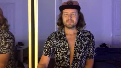 gcsurfer81 online show from 03-17-26, 08:17