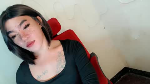 Snapshot of gelluxxx chatting on 06-26-26, 10:08 gelo online show from 06-26-26, 10:08