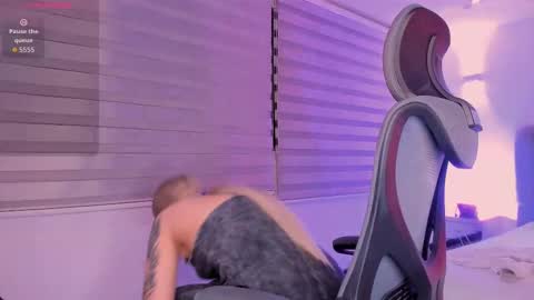 Snapshot of gemarodriguez_ chatting on 11-17-25, 04:18 Gemma online show from 11-17-25, 04:18