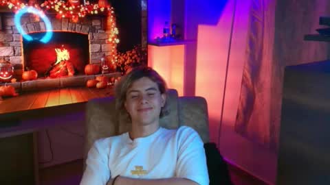 Snapshot of gemdominus chatting on 10-29-25, 02:03 Gem Dominus online show from 10-29-25, 02:03