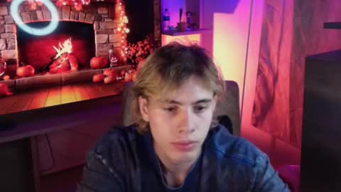 Snapshot of gemdominus chatting on 10-30-25, 02:13 Gem Dominus online show from 10-30-25, 02:13