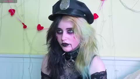 Ilona online show from 10-31-25, 06:31