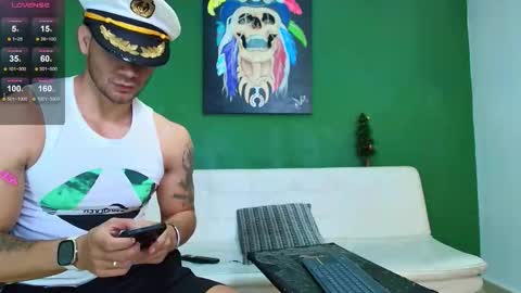 Snapshot of gendersonfit chatting on 12-05-25, 02:25 gendersonfit online show from 12-05-25, 02:25