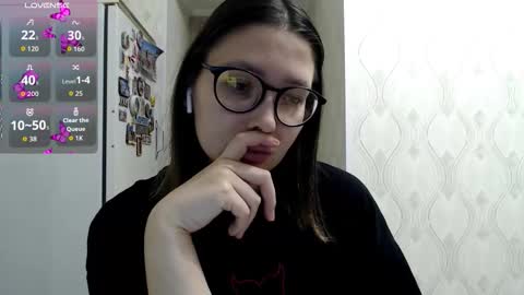 genev__ievee online show from 02-04-26, 04:02