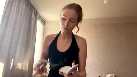 Snapshot of geneviveseay chatting on 09-11-25, 08:47 Emmi online show from 09-11-25, 08:47