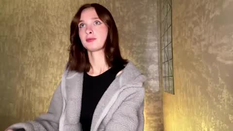 Riana online show from 05-18-26, 11:16