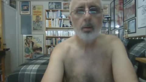 Snapshot of gentcallr chatting on 11-21-25, 09:46 Steve online show from 11-21-25, 09:46