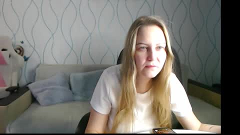 Snapshot of gentle69girl chatting on 12-17-25, 12:44 Alice online show from 12-17-25, 12:44