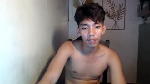 Snapshot of gentlemanlustx chatting on 10-22-25, 03:40 Rayl online show from 10-22-25, 03:40