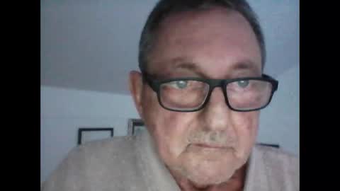 Snapshot of georg1412 chatting on 09-24-25, 04:10 georg1412 online show from 09-24-25, 04:10