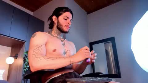 Snapshot of georgios_makris chatting on 12-16-25, 03:11 Georgios Makris online show from 12-16-25, 03:11