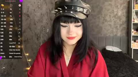 Snapshot of germainebourlier chatting on 06-11-26, 06:33 EmelyWoodes online show from 06-11-26, 06:33