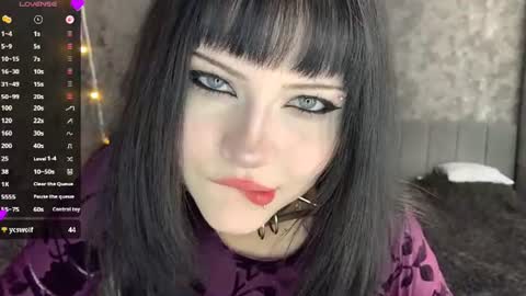 Snapshot of germainebourlier chatting on 06-17-26, 06:49 EmelyWoodes online show from 06-17-26, 06:49