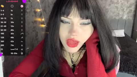 Snapshot of germainebourlier chatting on 06-25-26, 07:13 EmelyWoodes online show from 06-25-26, 07:13