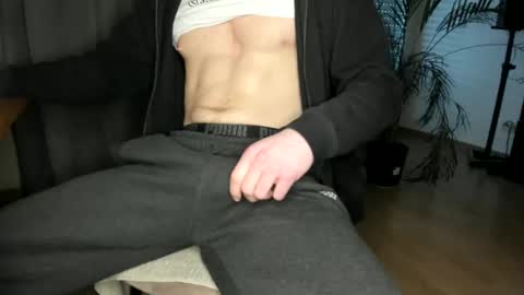 Snapshot of germanmike1997 chatting on 01-28-25, 01:27 germanmike1997 online show from 01-28-25, 01:27