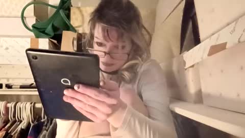 Snapshot of gertrudelemon chatting on 02-27-26, 06:46 gertrudelemon online show from 02-27-26, 06:46