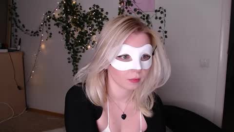 Snapshot of ggreenlightsss chatting on 03-06-26, 08:27 kristina and jesse online show from 03-06-26, 08:27