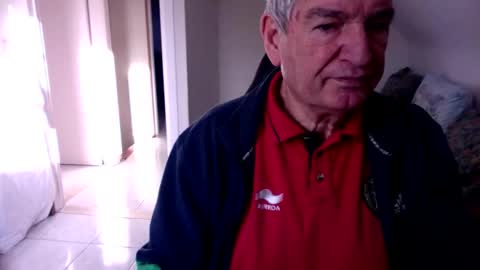 Snapshot of gh1952ma chatting on 12-18-25, 01:06 Gisse online show from 12-18-25, 01:06