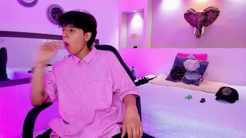 Snapshot of ghost__girl_ chatting on 10-28-25, 03:43 Your Girl online show from 10-28-25, 03:43