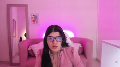 Snapshot of gia_brawn chatting on 10-20-25, 11:32 Gia online show from 10-20-25, 11:32