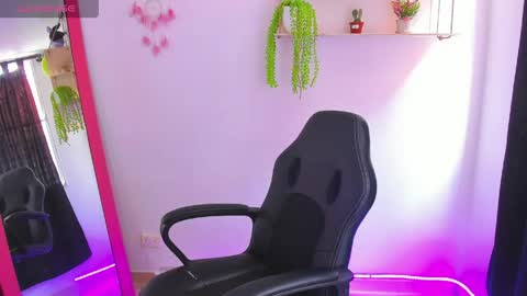 giaaaa   online show from 06-01-26, 05:25