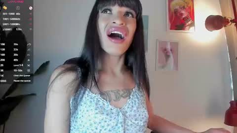 Gia  Please help me with your thumbs up its important   online show from 07-22-26, 12:08