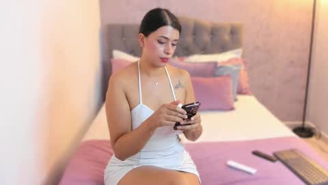 Snapshot of gia_watsonn chatting on 11-22-25, 05:01 Gia online show from 11-22-25, 05:01