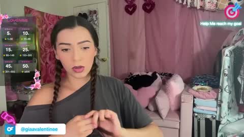 Snapshot of giaavalentinee chatting on 10-01-25, 12:49 Gia online show from 10-01-25, 12:49