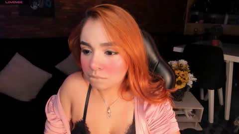 Snapshot of giabrook chatting on 10-11-25, 07:18 Gia online show from 10-11-25, 07:18